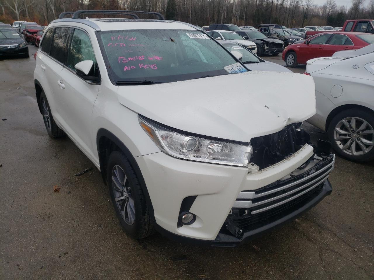 TOYOTA HIGHLANDER 2017 with VIN 5TDJZRFH8HS369743 - Photo from auction