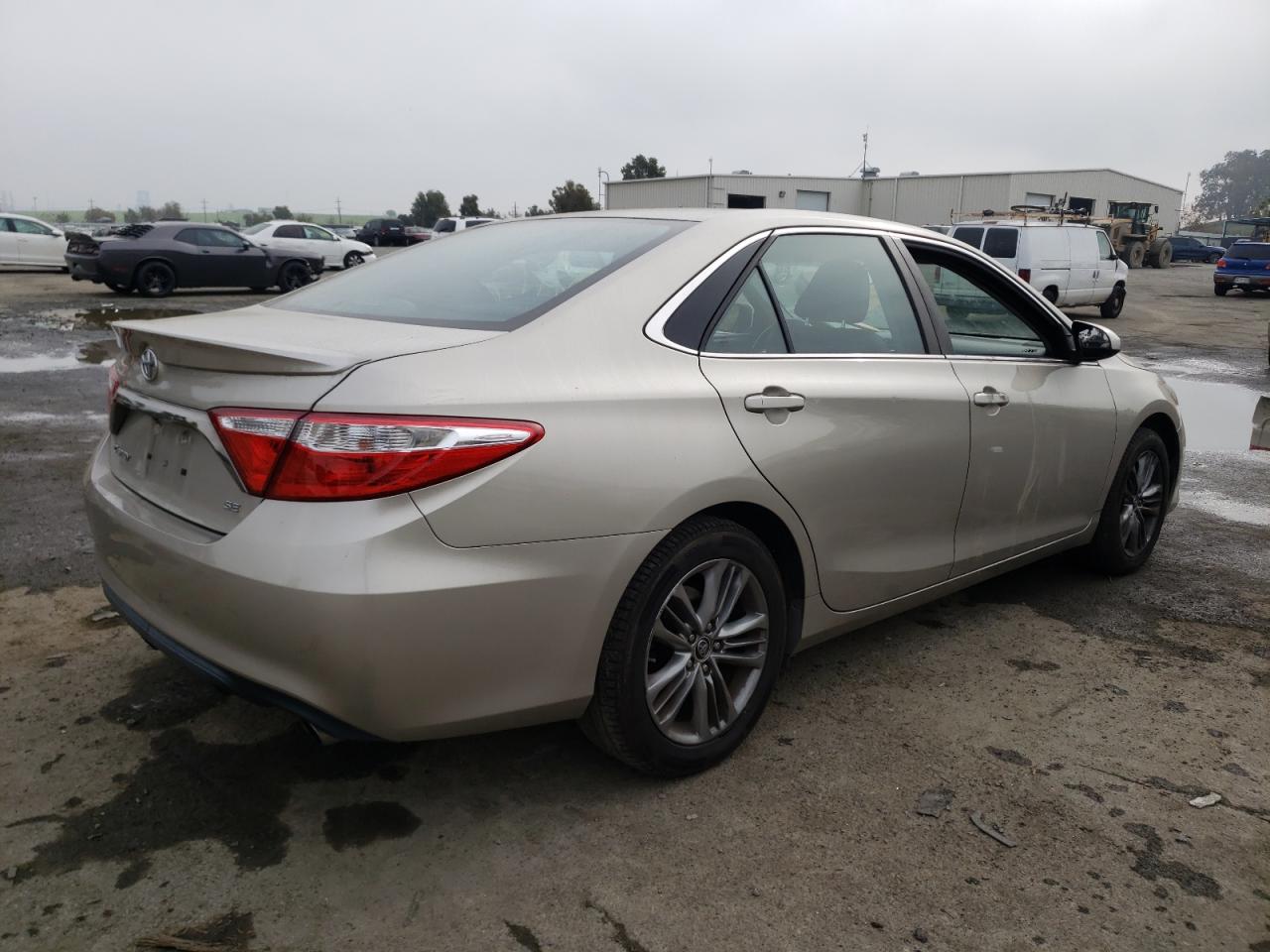 Photo 4 from auction – 2015 TOYOTA CAMRY LE with VIN 4T1BF1FK7FU008406