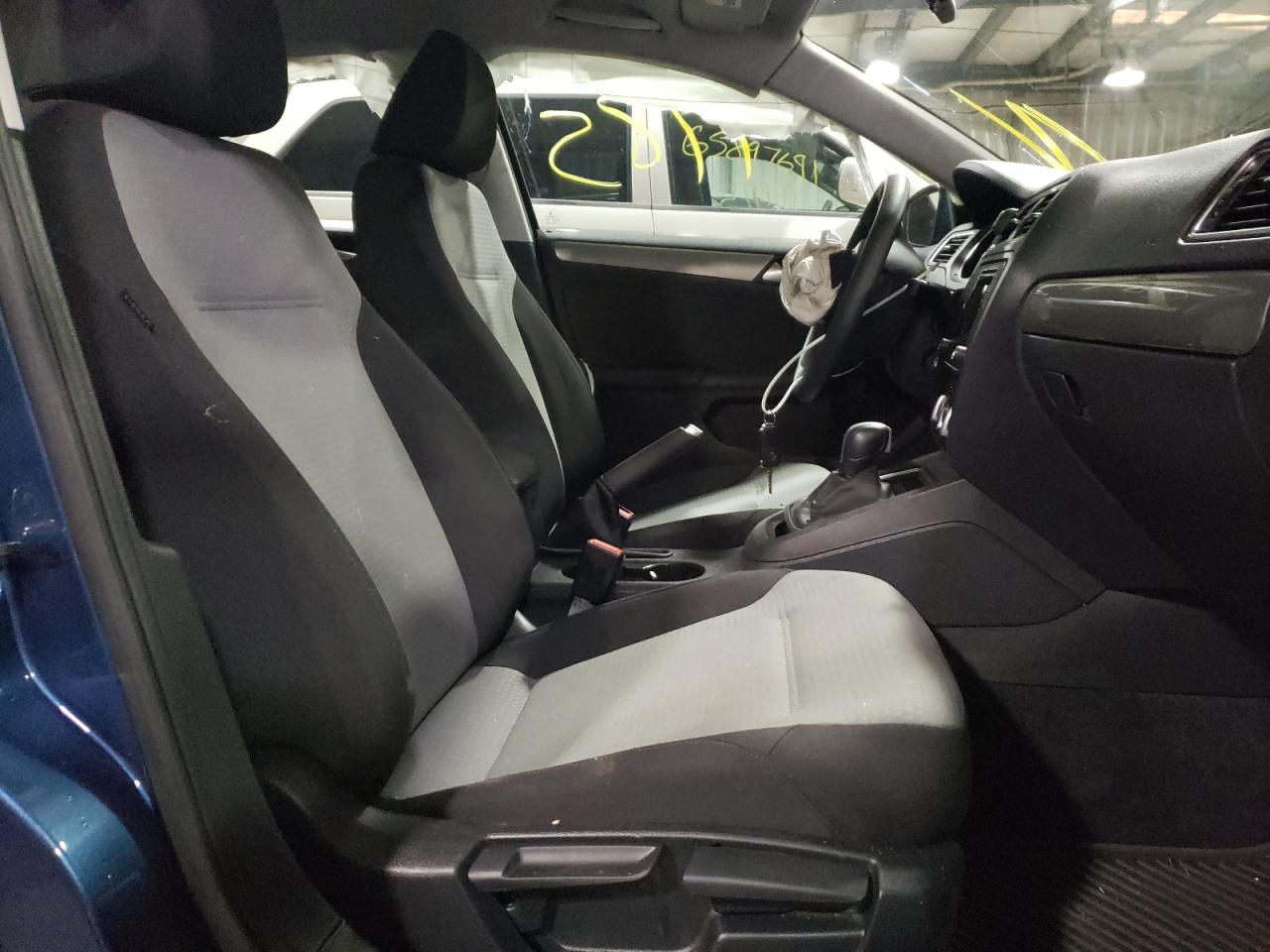 Photo 5 from auction – 2018 VOLKSWAGEN JETTA S with VIN 3VW2B7AJ8JM259480