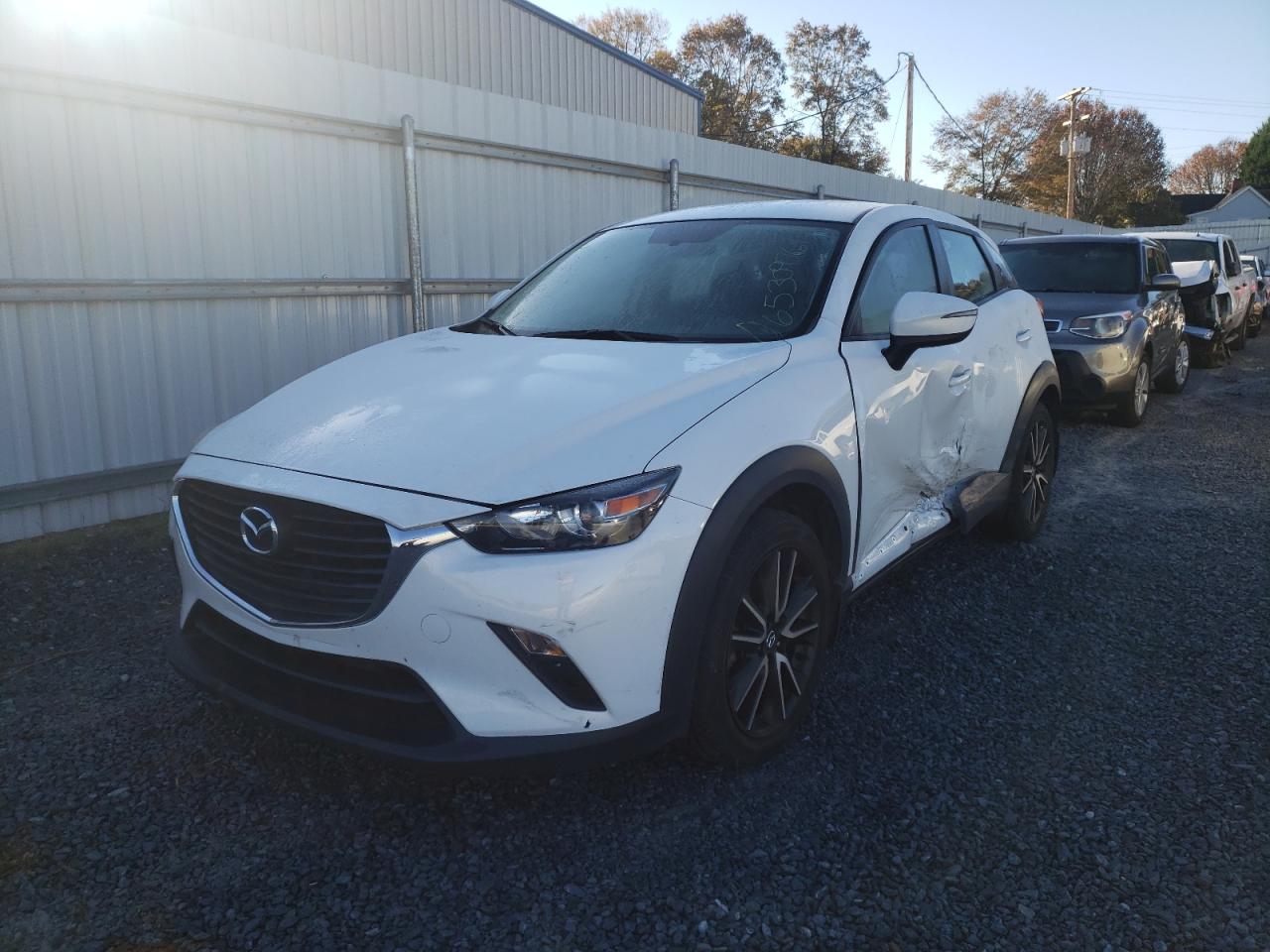 Photo 2 from auction – 2017 MAZDA CX-3 TOURI with VIN JM1DKFC72H0141865