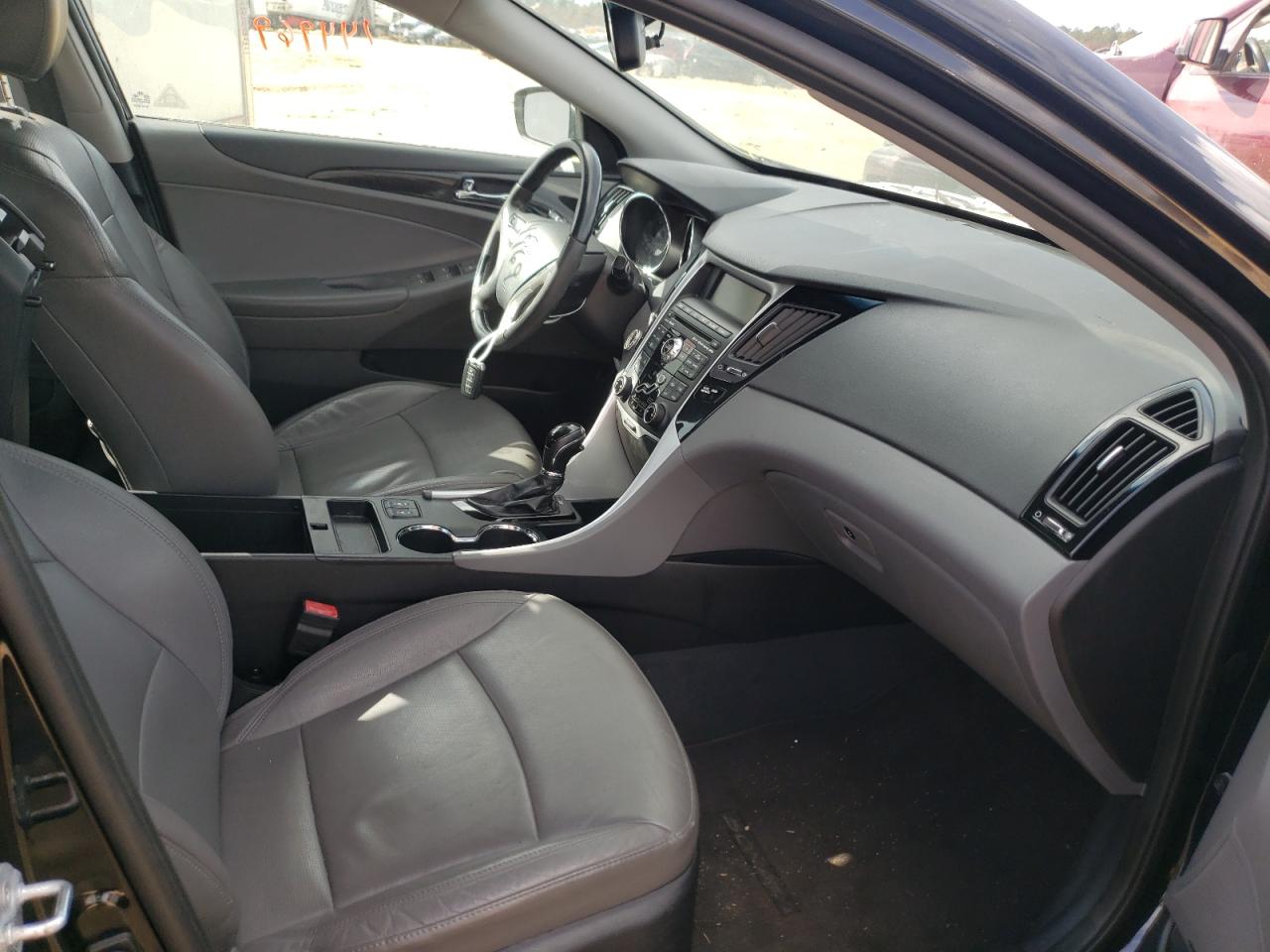 Photo 5 from auction – 2011 HYUNDAI SONATA SE with VIN 5NPEC4AC7BH024881