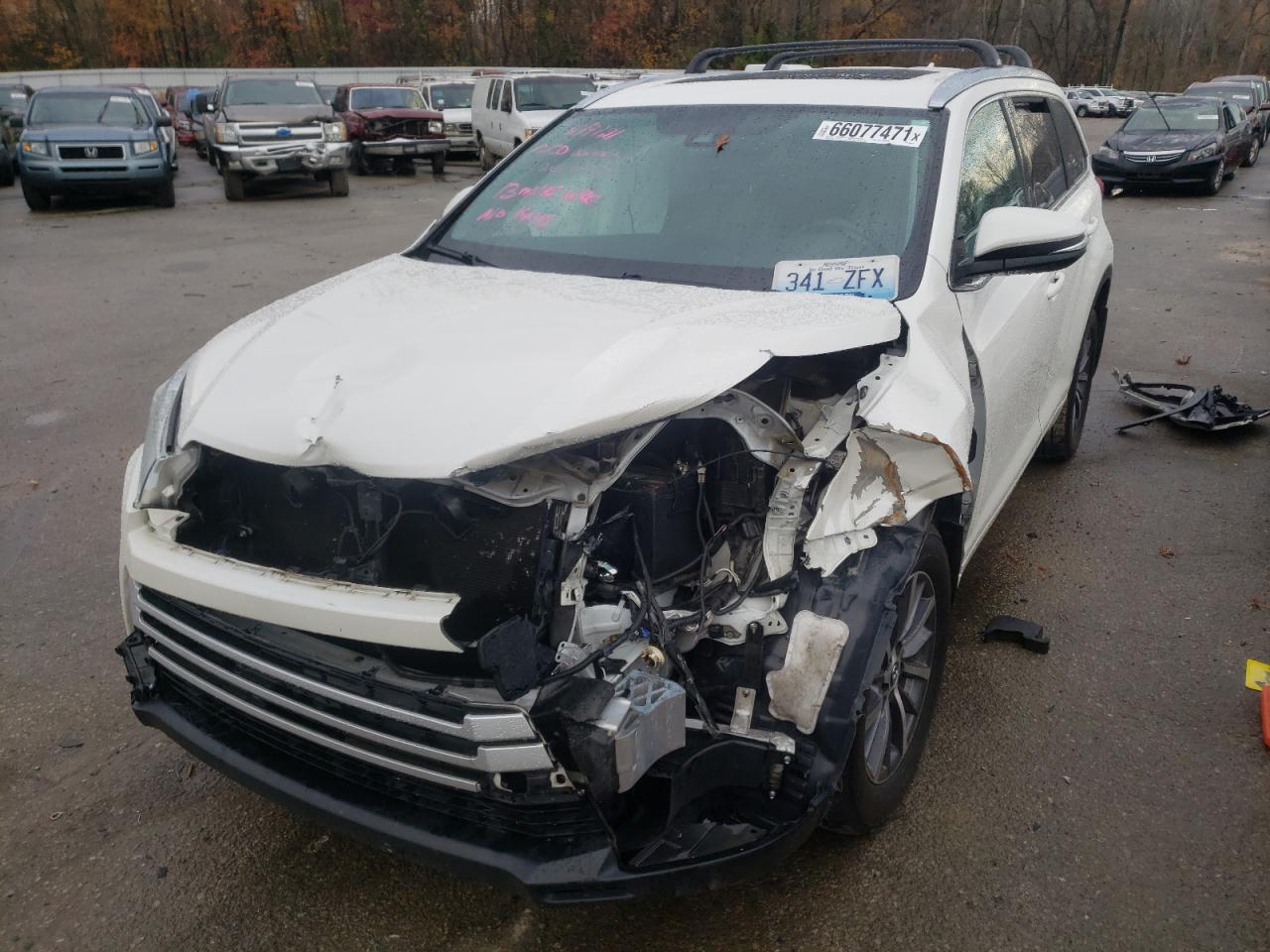 Photo 2 from auction – 2017 TOYOTA HIGHLANDER with VIN 5TDJZRFH8HS369743