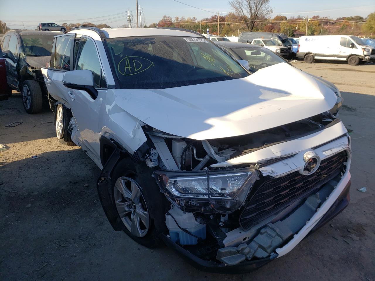 TOYOTA RAV4 XLE 2020 with VIN 2T3W1RFV4LC054403 - Photo from auction