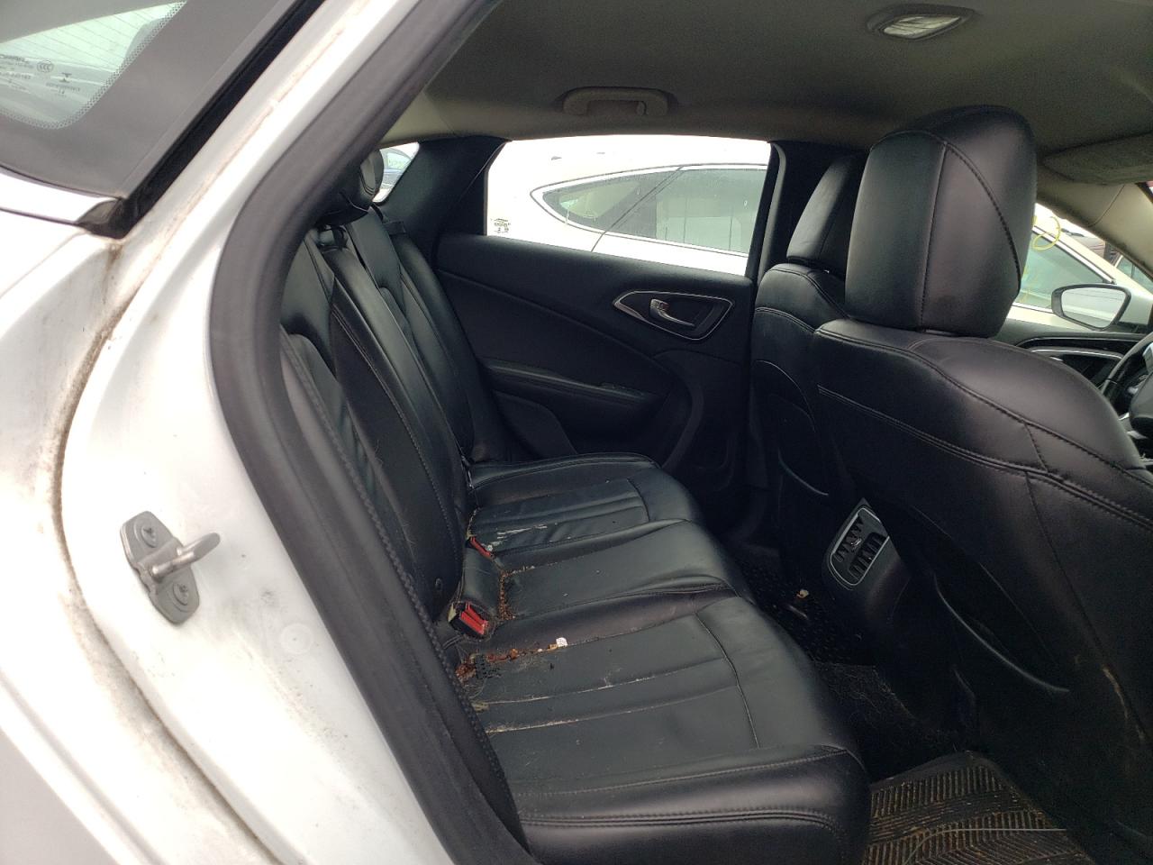 صورة رقم 6 من المزاد - 2015 CHRYSLER 200 C مع VIN 1C3CCCCB3FN564096