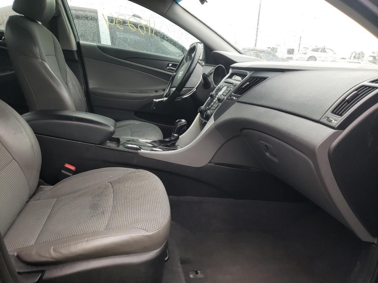 Photo 5 from auction – 2011 HYUNDAI SONATA SE with VIN 5NPEC4AB2BH316865
