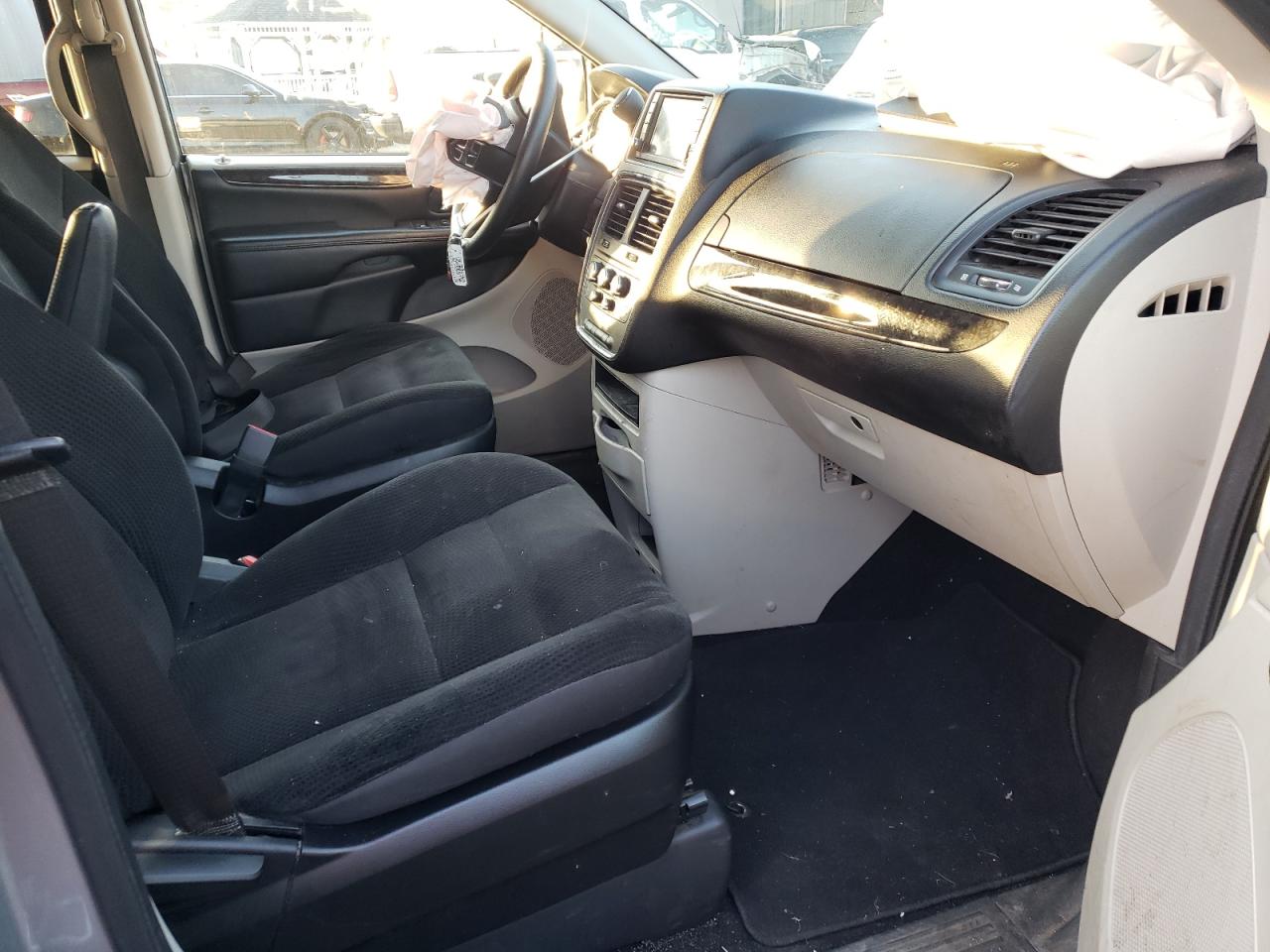 Photo 5 from auction – 2019 DODGE GRAND CARA with VIN 2C4RDGBG9KR587287