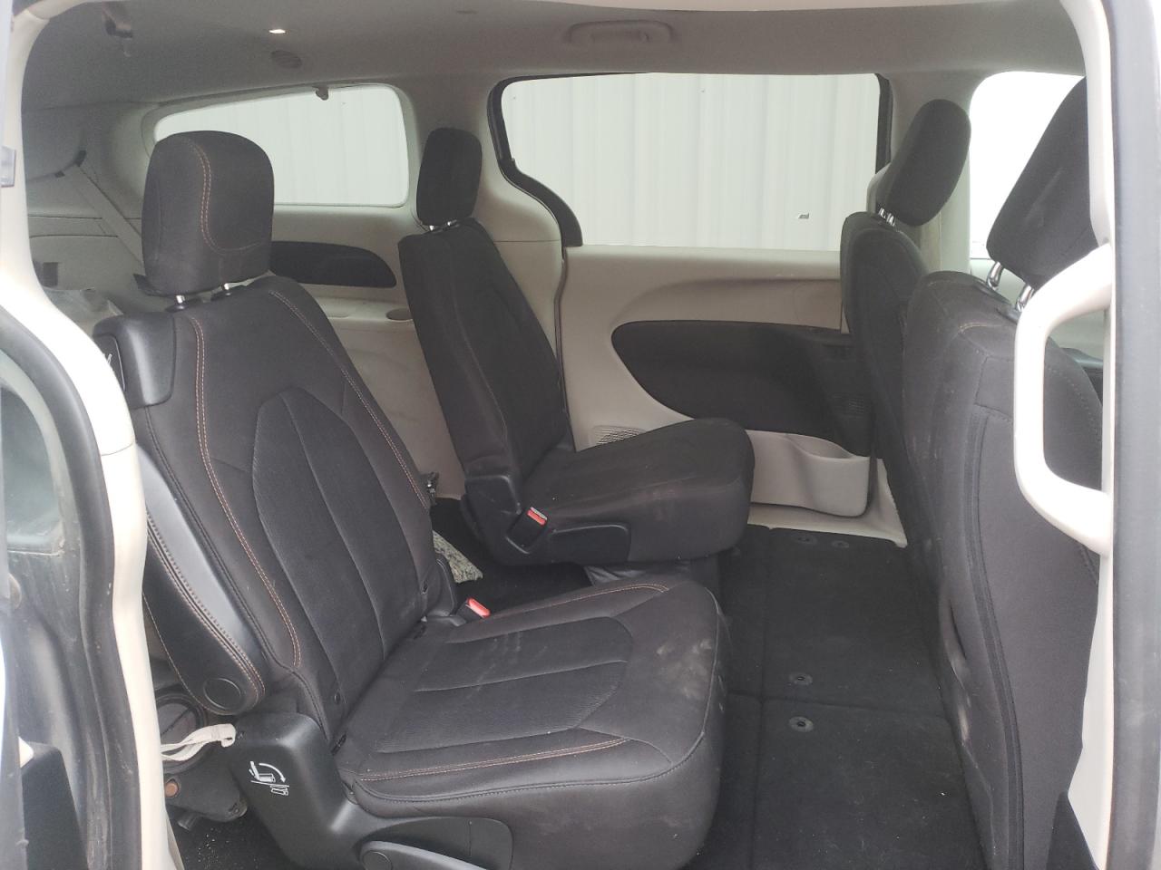 Photo 6 from auction – 2017 CHRYSLER PACIFICA T with VIN 2C4RC1DG0HR676476