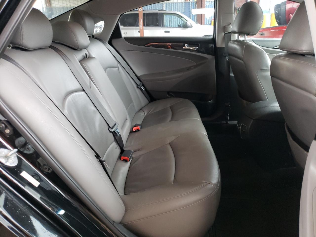 Photo 6 from auction – 2011 HYUNDAI SONATA SE with VIN 5NPEC4AC8BH097449