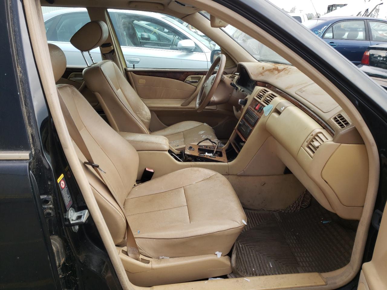 Photo 5 from auction – 2002 MERCEDES-BENZ E320 with VIN WDBJH65J52B430808