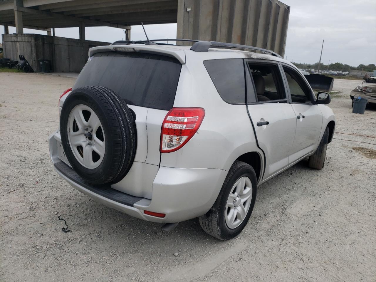 Photo 4 from auction – 2012 TOYOTA RAV4 with VIN 2T3ZF4DV3CW106980