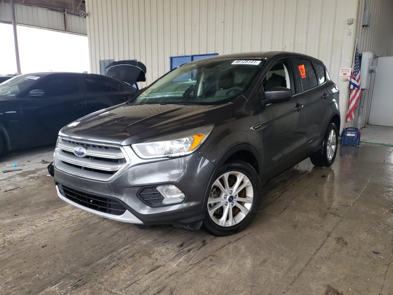 Photo 2 from auction – 2017 FORD ESCAPE SE with VIN 1FMCU0G99HUD66996