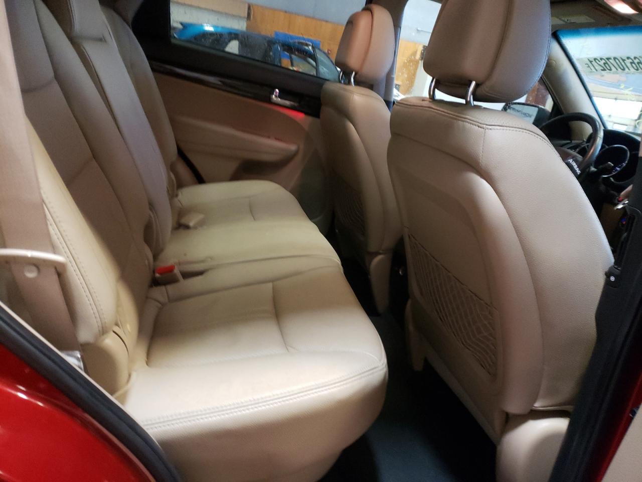 Photo 6 from auction – 2011 KIA SORENTO EX with VIN 5XYKUDA23BG041725