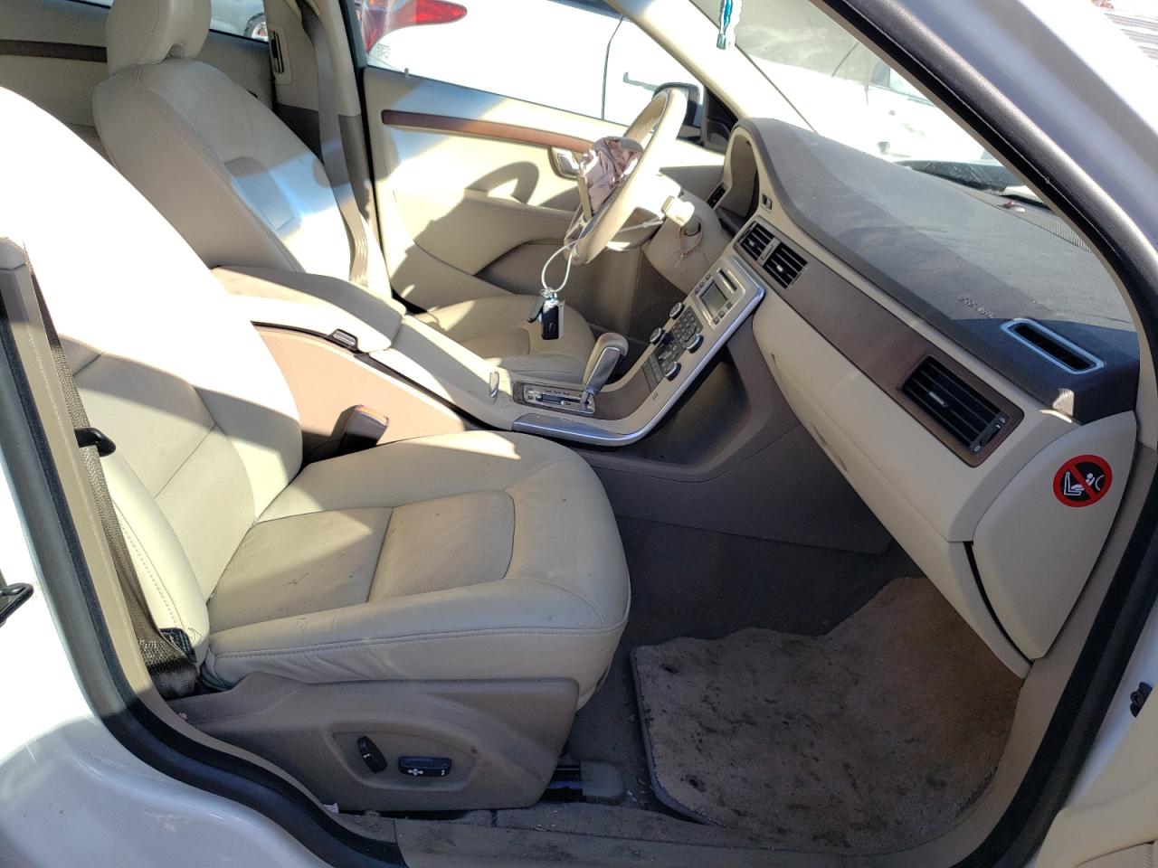 Photo 5 from auction – 2011 VOLVO S80 3.2 with VIN YV1952AS2B1144015