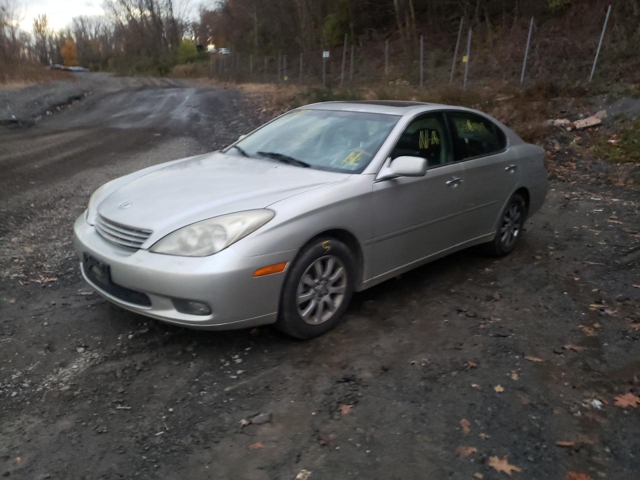 Photo 2 from auction – 2002 LEXUS ES 300 with VIN JTHBF30GX20042036