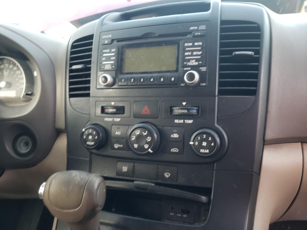 Photo 9 from auction – 2010 KIA SEDONA LX with VIN KNDMG4C3XA6325649