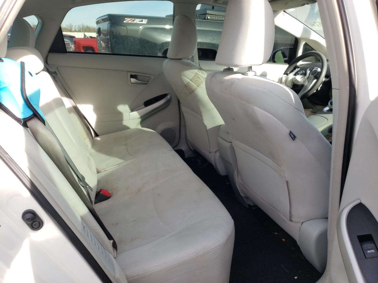 Photo 6 from auction – 2012 TOYOTA PRIUS with VIN JTDKN3DU3C5387515