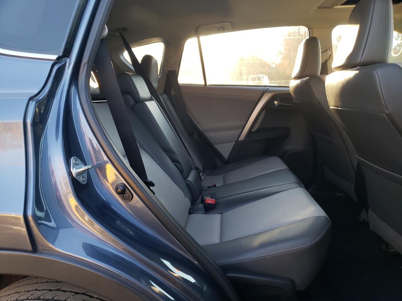 Photo 6 from auction – 2013 TOYOTA RAV4 LIMIT with VIN 2T3DFREV5DW064903