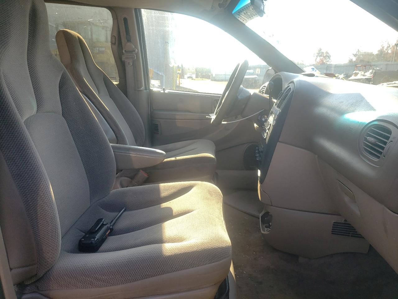 Photo 5 from auction – 2001 CHRYSLER VOYAGER with VIN 1C4GJ25381B234032