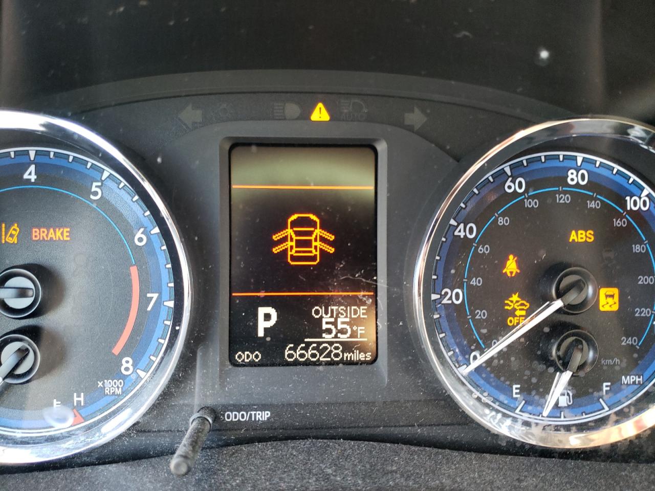 Photo 8 from auction – 2018 TOYOTA COROLLA L with VIN 5YFBURHE4JP742328