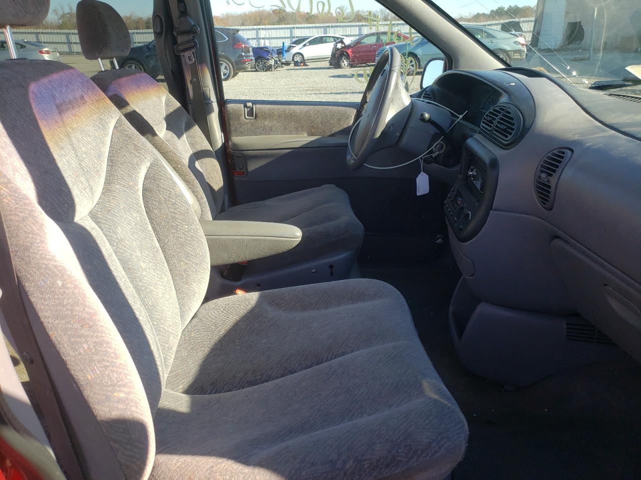 Photo 5 from auction – 1999 DODGE GRAND CARA with VIN 1B4GP44G5XB549830