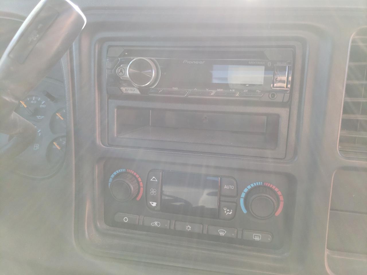 Photo 9 from auction – 2004 GMC NEW SIERRA with VIN 1GTEK19T74Z245043