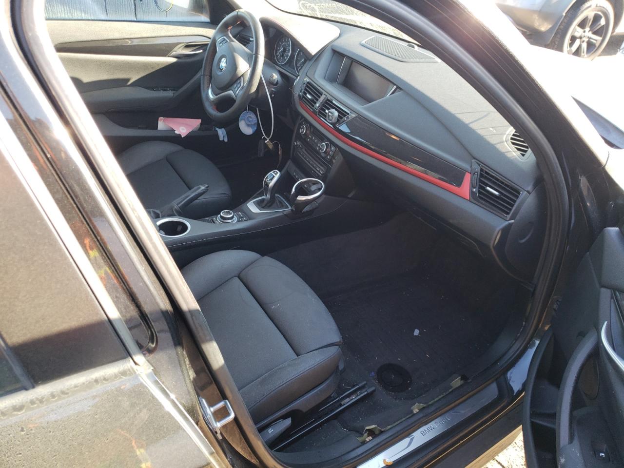 Photo 5 from auction – 2015 BMW X1 SDRIVE2 with VIN WBAVM1C50FVZ93869