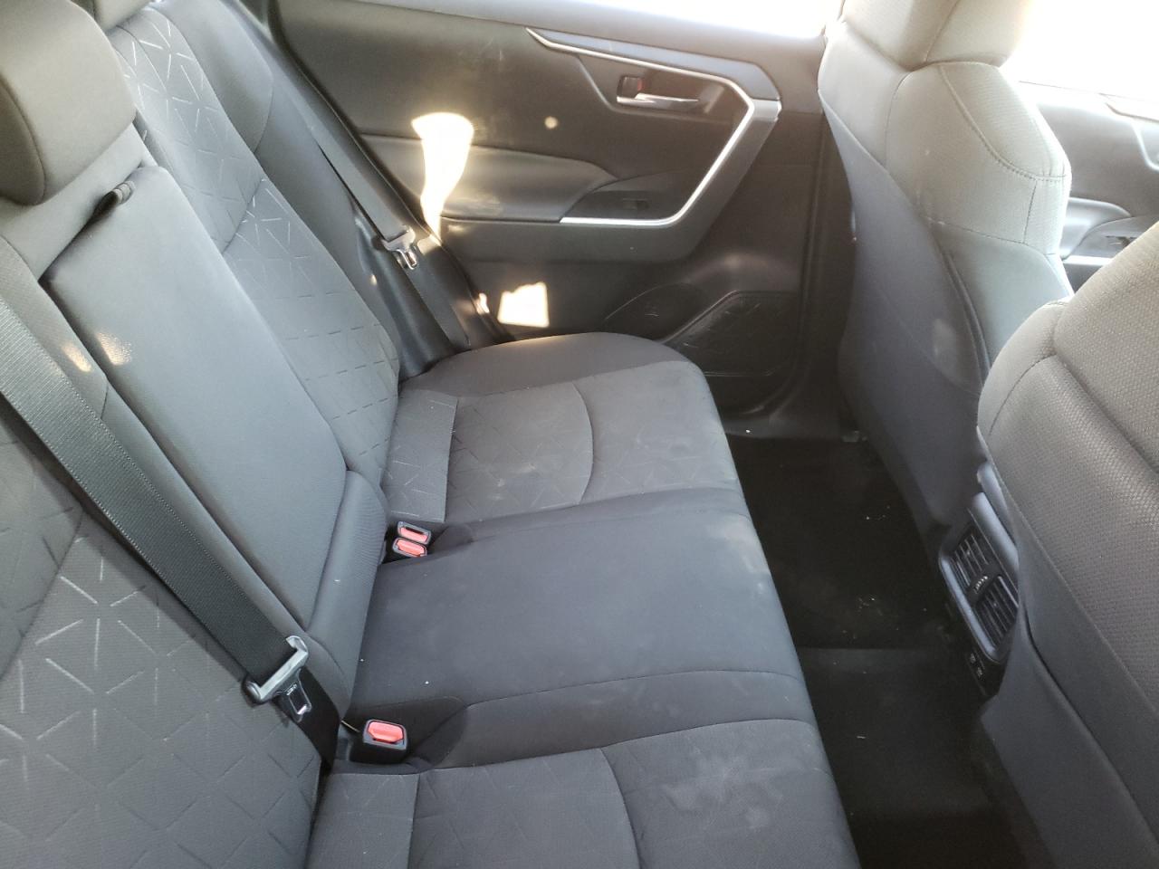 Photo 6 from auction – 2020 TOYOTA RAV4 XLE with VIN 2T3W1RFV4LC054403