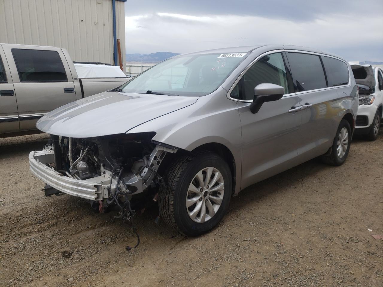 Photo 2 from auction – 2017 CHRYSLER PACIFICA T with VIN 2C4RC1DG0HR676476