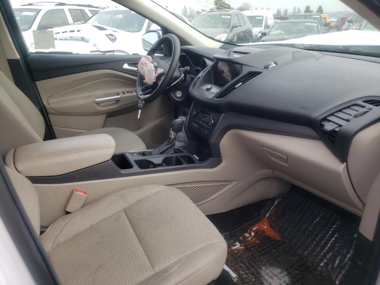 Photo 5 from auction – 2017 FORD ESCAPE SE with VIN 1FMCU9GD2HUD95457