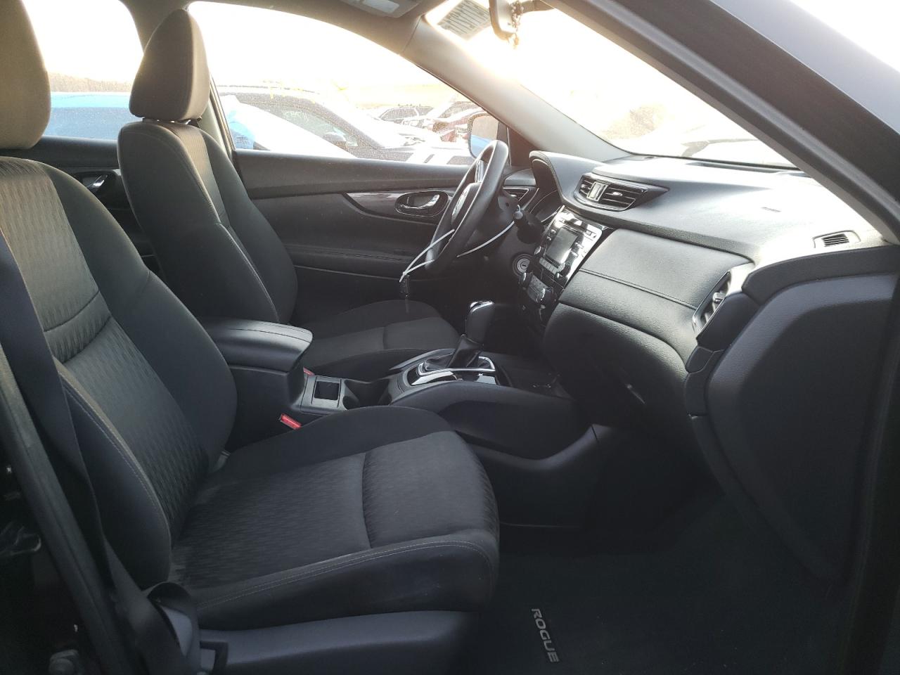 Photo 5 from auction – 2017 NISSAN ROGUE S with VIN KNMAT2MT5HP552012