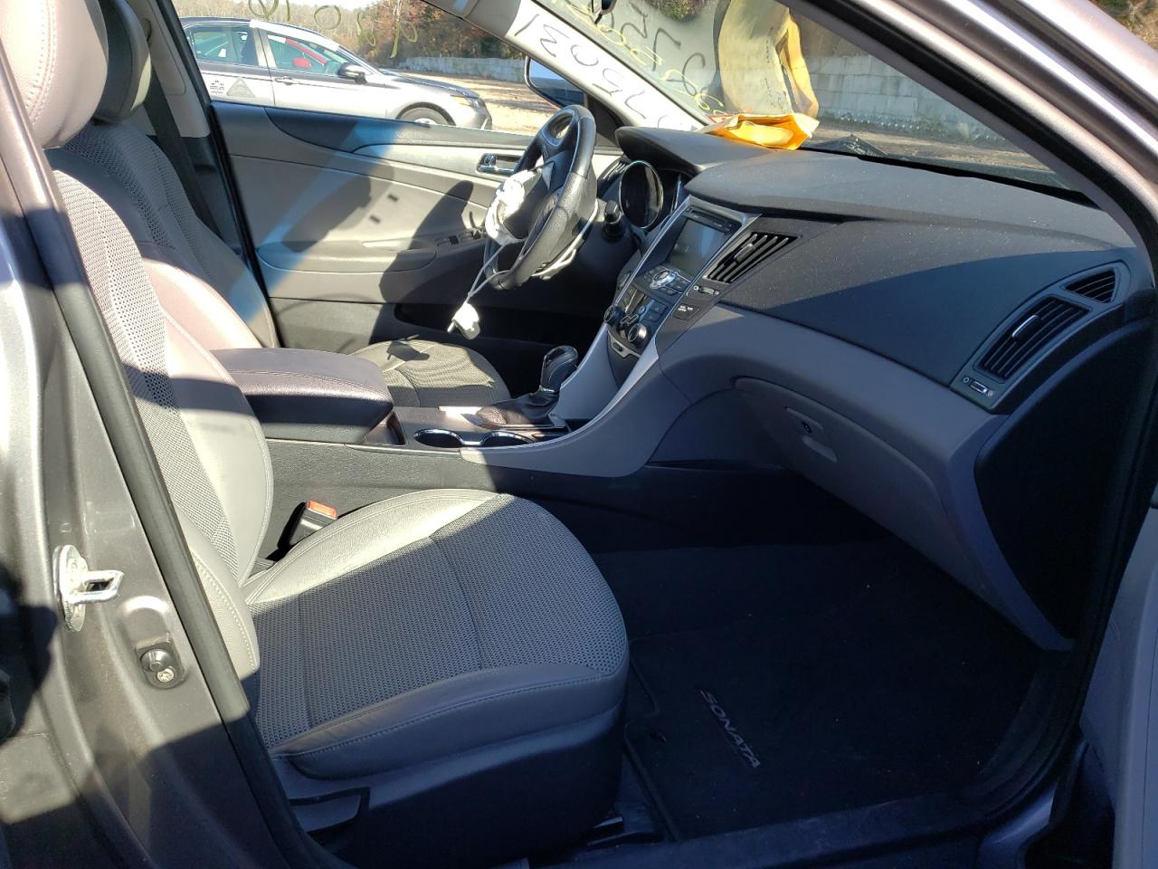 Photo 5 from auction – 2011 HYUNDAI SONATA SE with VIN 5NPEC4AC2BH149027