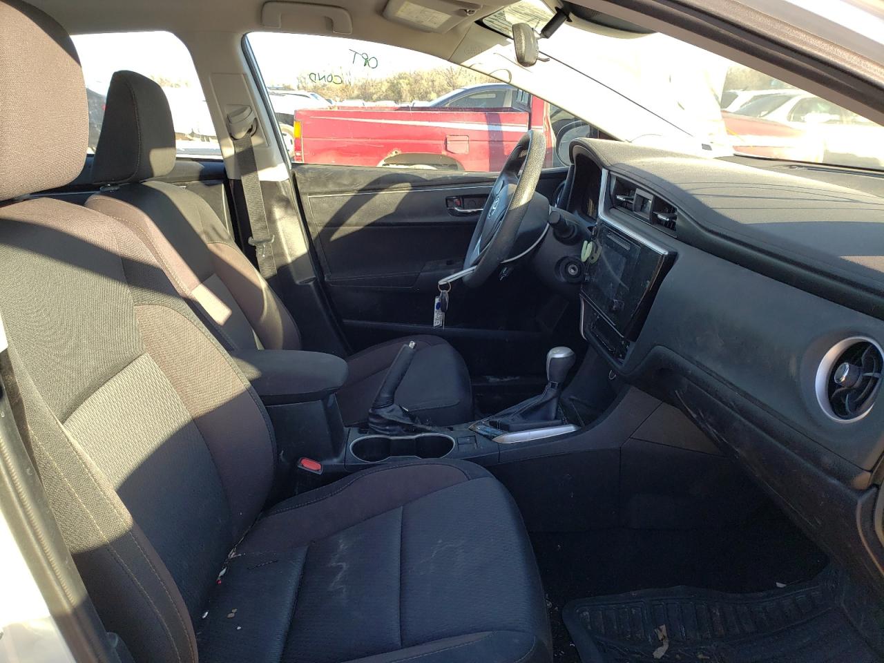 Photo 5 from auction – 2018 TOYOTA COROLLA L with VIN 5YFBURHE4JP742328