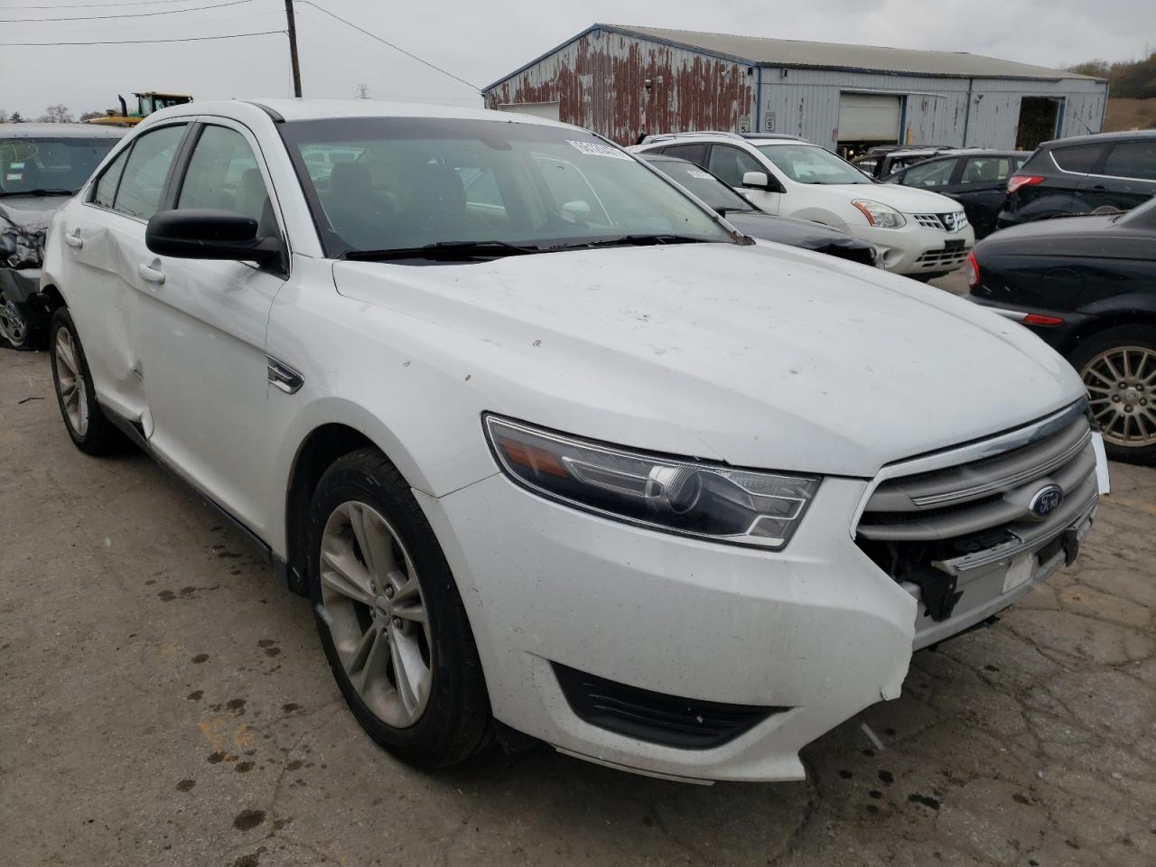 FORD TAURUS SE 2017 with VIN 1FAHP2D81HG113331 - Photo from auction