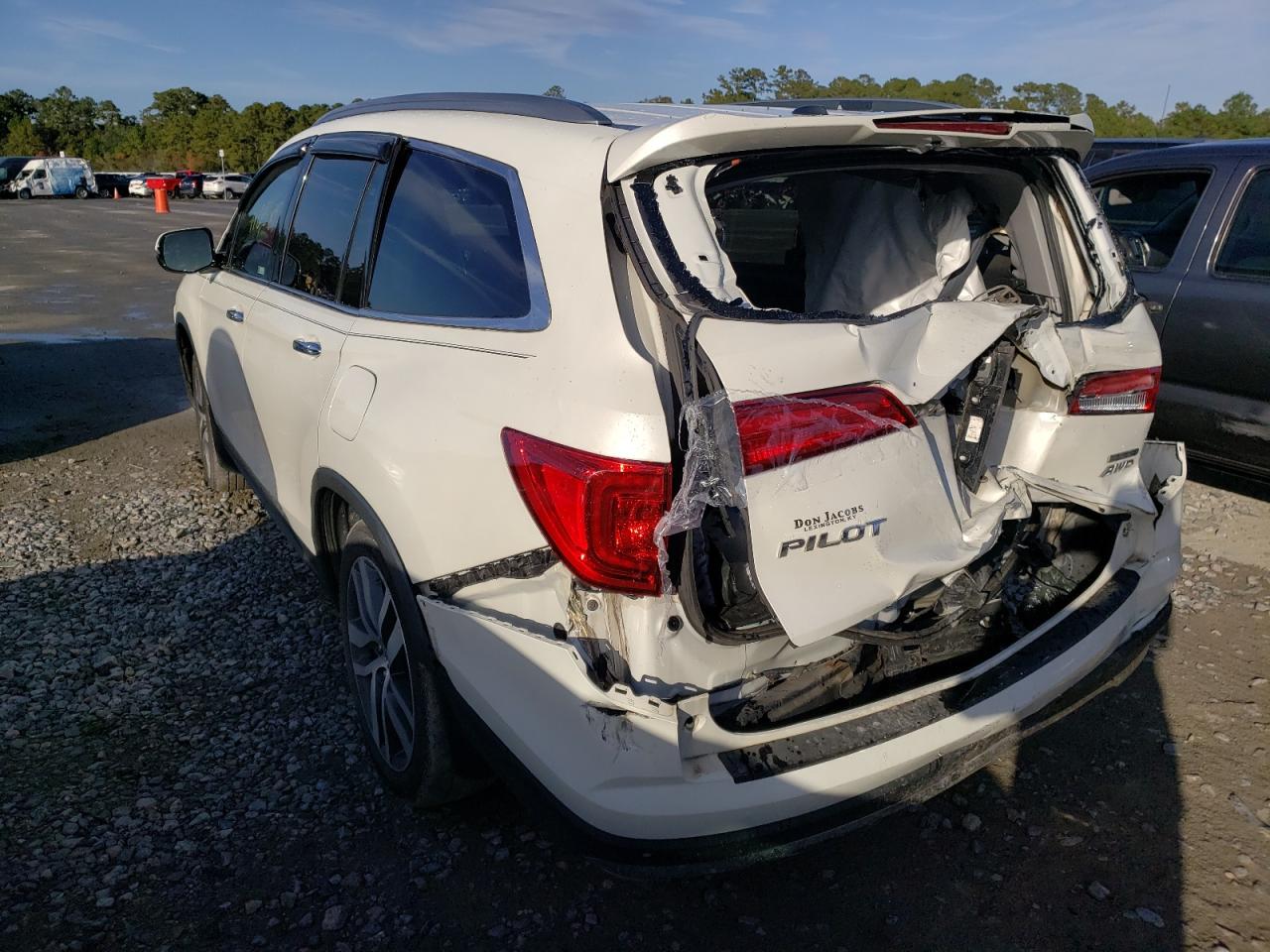 Photo 3 from auction – 2017 HONDA PILOT TOUR with VIN 5FNYF6H92HB095889