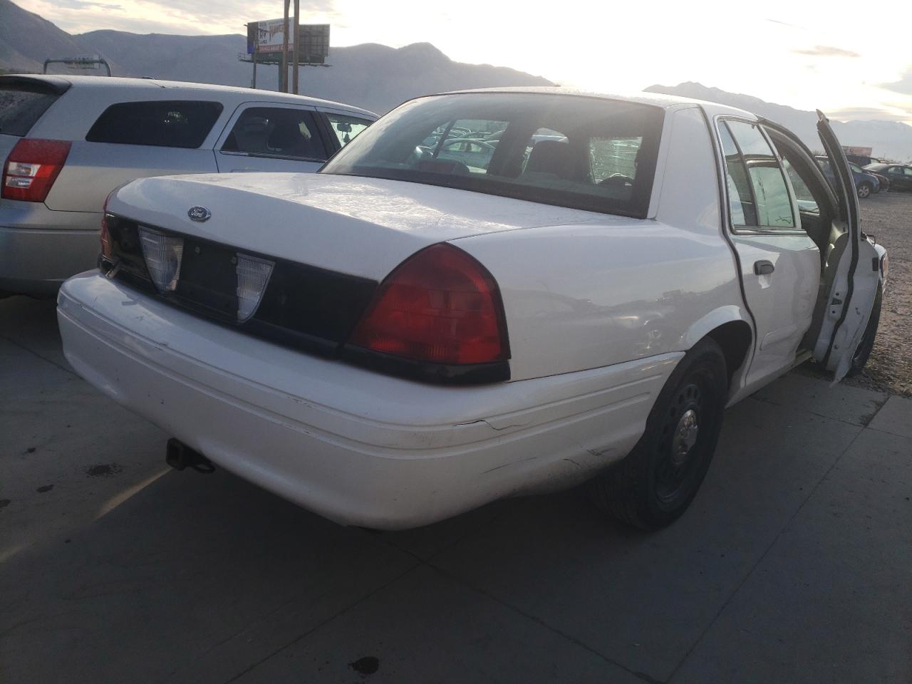 Photo 4 from auction – 2008 FORD CROWN VICT with VIN 2FAFP71VX8X169356