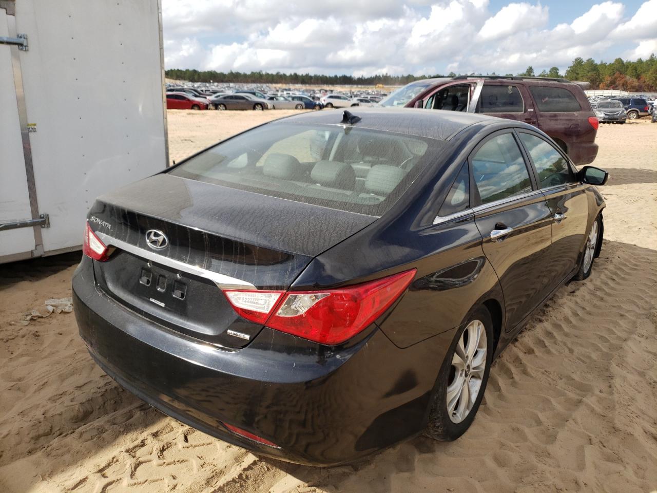Photo 4 from auction – 2011 HYUNDAI SONATA SE with VIN 5NPEC4AC7BH024881