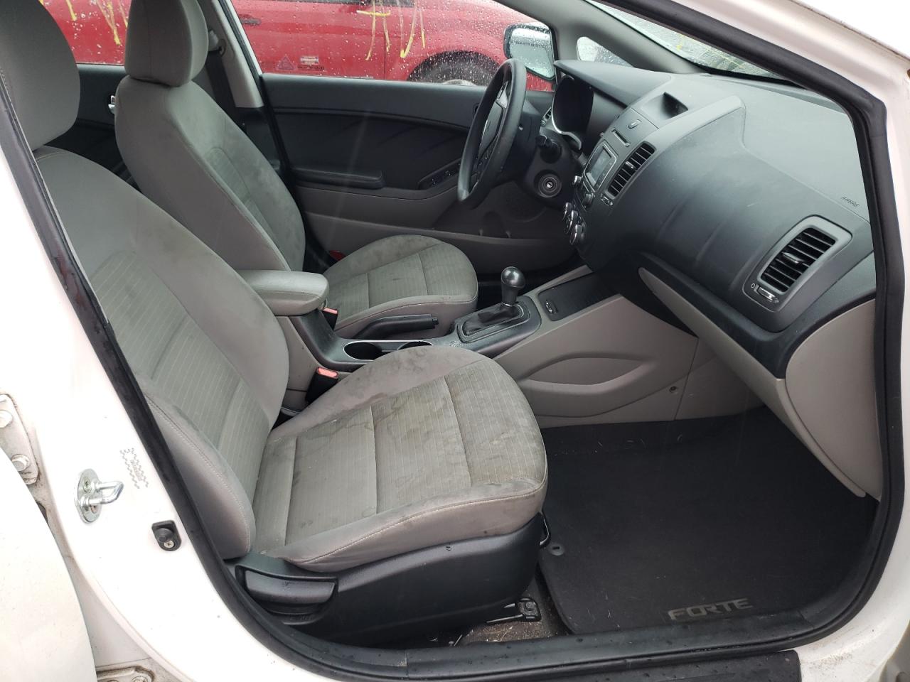 Photo 5 from auction – 2016 KIA FORTE LX with VIN KNAFX4A65G5584101