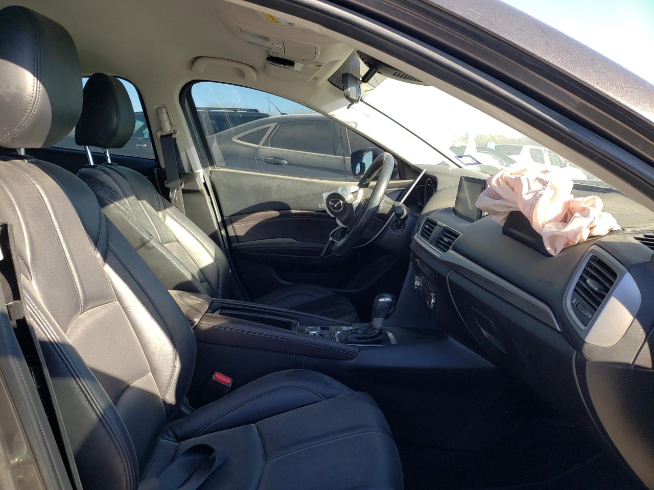Photo 5 from auction – 2018 MAZDA 3 TOURING with VIN 3MZBN1V39JM166452