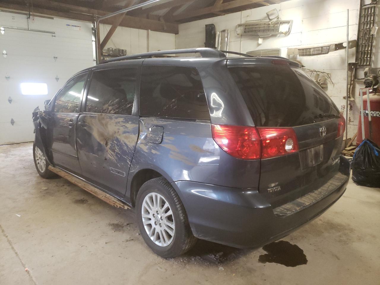 Photo 3 from auction – 2007 TOYOTA SIENNA LE with VIN 5TDBK23C77S003490