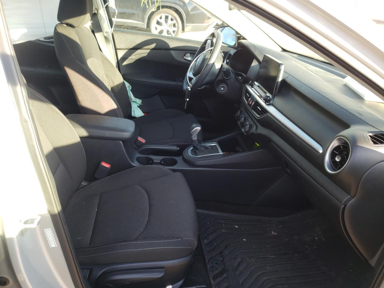 Photo 5 from auction – 2020 KIA FORTE FE with VIN 3KPF24AD7LE229073