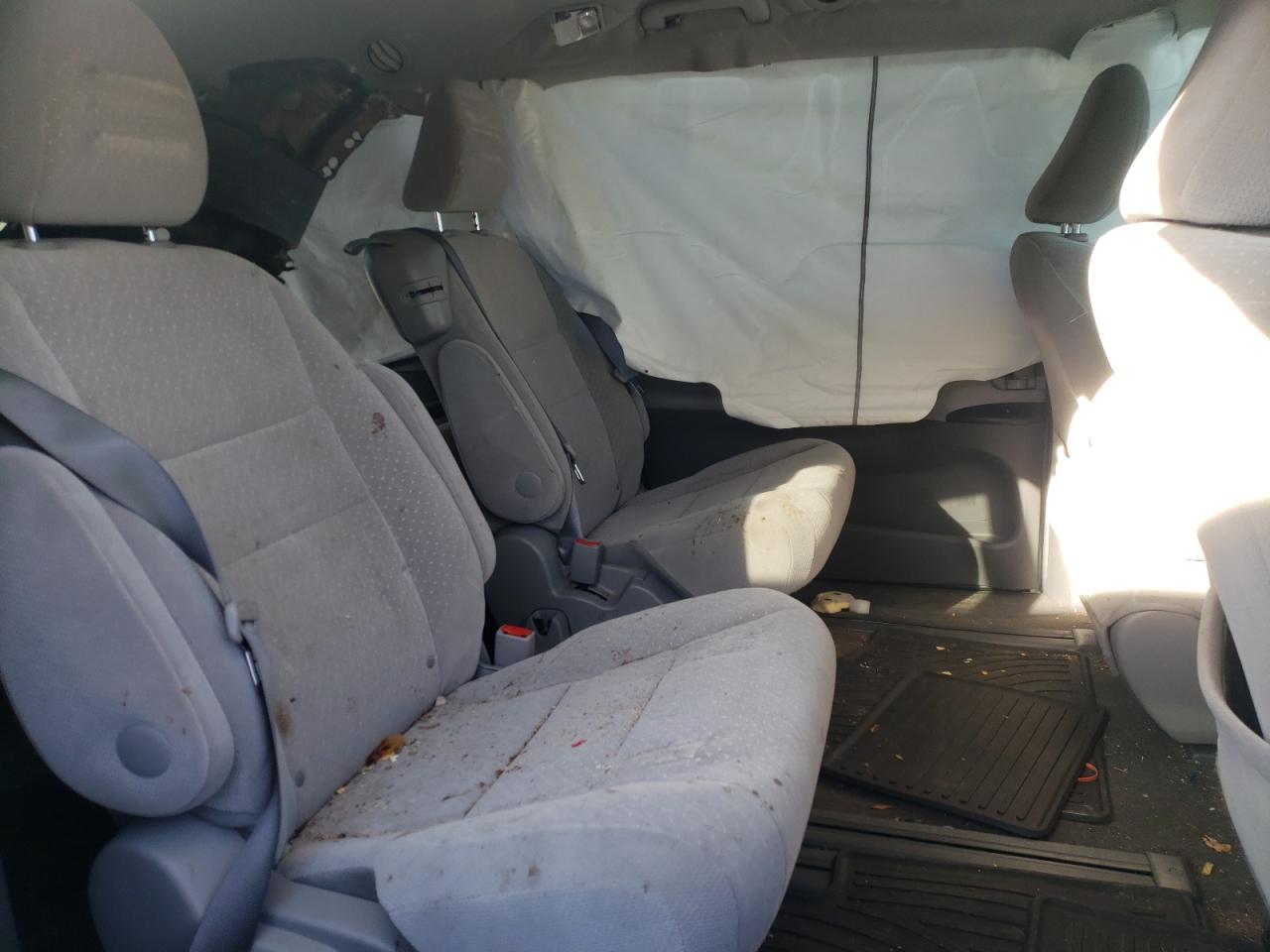 Photo 6 from auction – 2017 TOYOTA SIENNA LE with VIN 5TDKZ3DC3HS801485