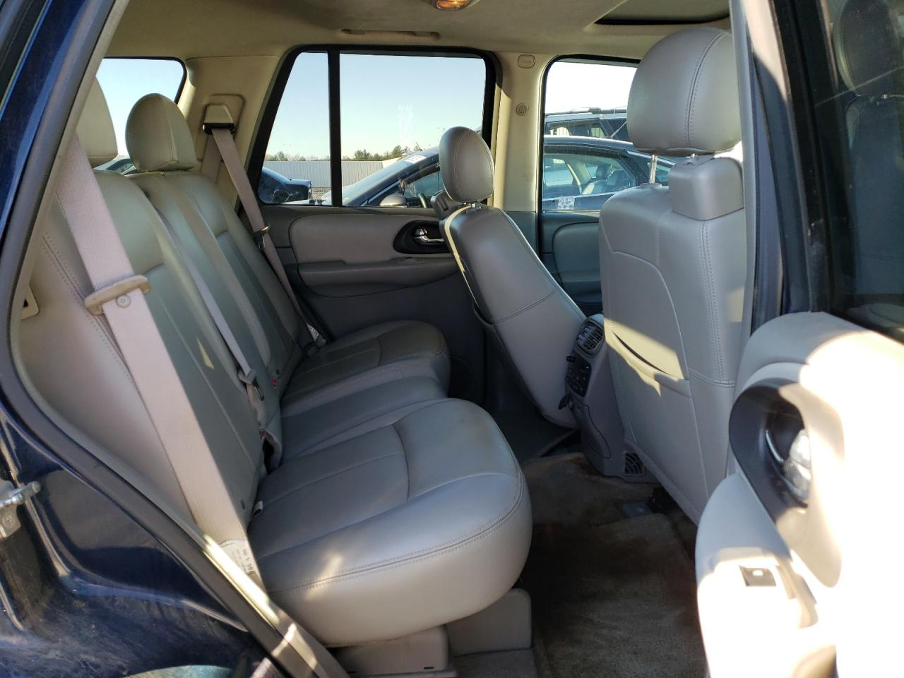 Photo 6 from auction – 2007 CHEVROLET TRAILBLAZE with VIN 1GNDT13S372111305