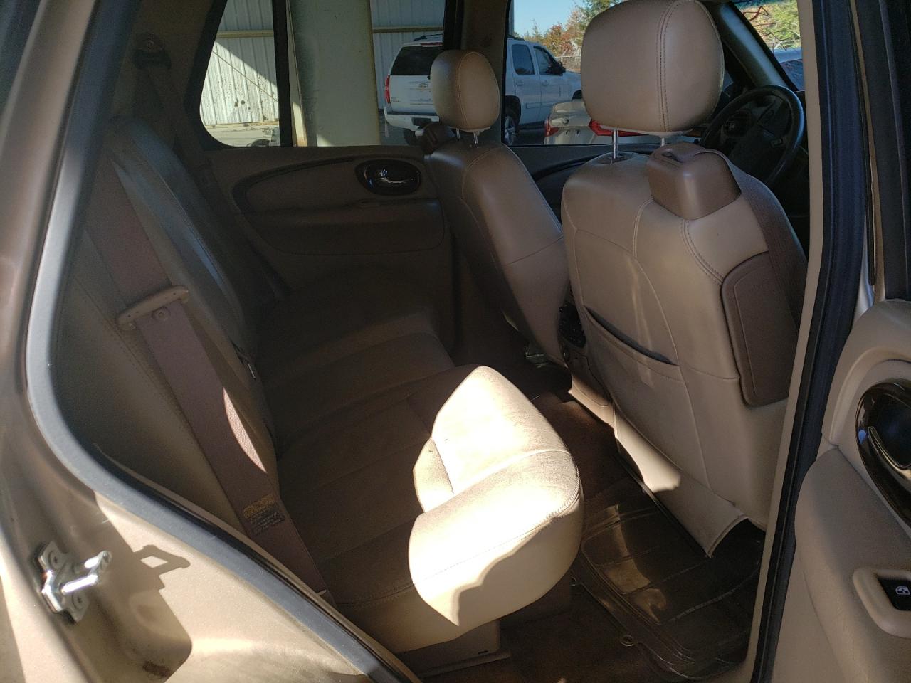 Photo 6 from auction – 2004 BUICK RAINIER CX with VIN 5GAET13P142364922