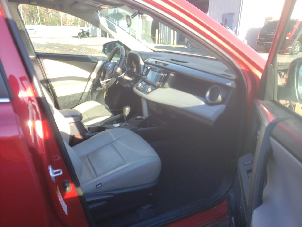 Photo 5 from auction – 2014 TOYOTA RAV4 XLE with VIN 2T3RFREV5EW168699
