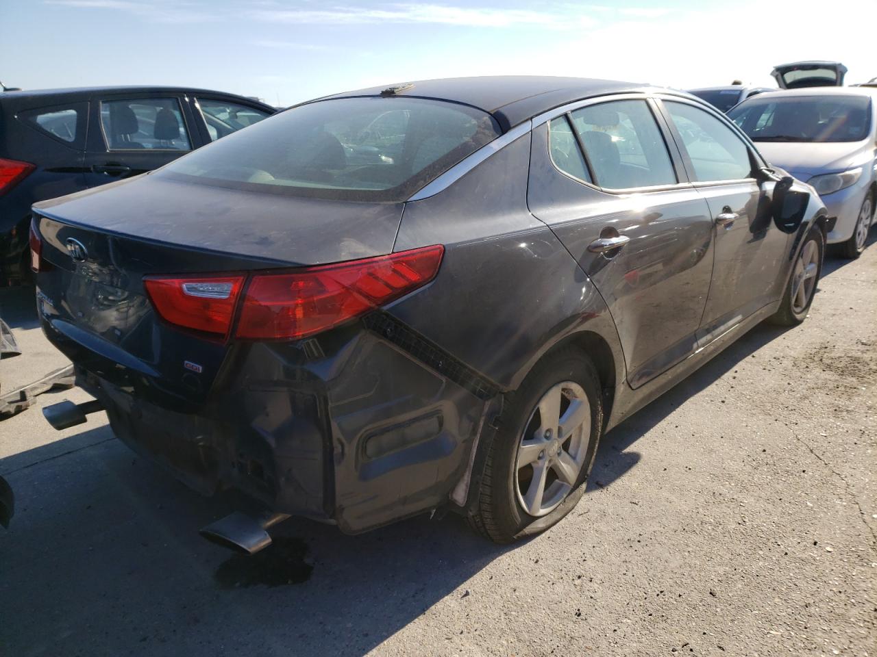 Photo 4 from auction – 2015 KIA OPTIMA LX with VIN 5XXGM4A77FG448099