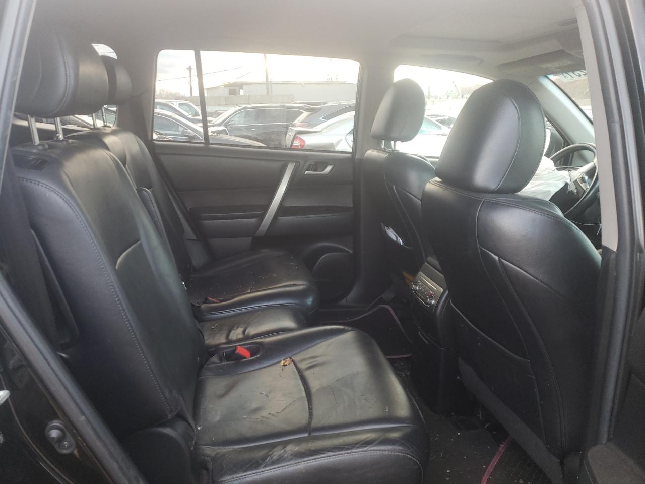 Photo 6 from auction – 2013 TOYOTA HIGHLANDER with VIN 5TDBK3EH2DS209262