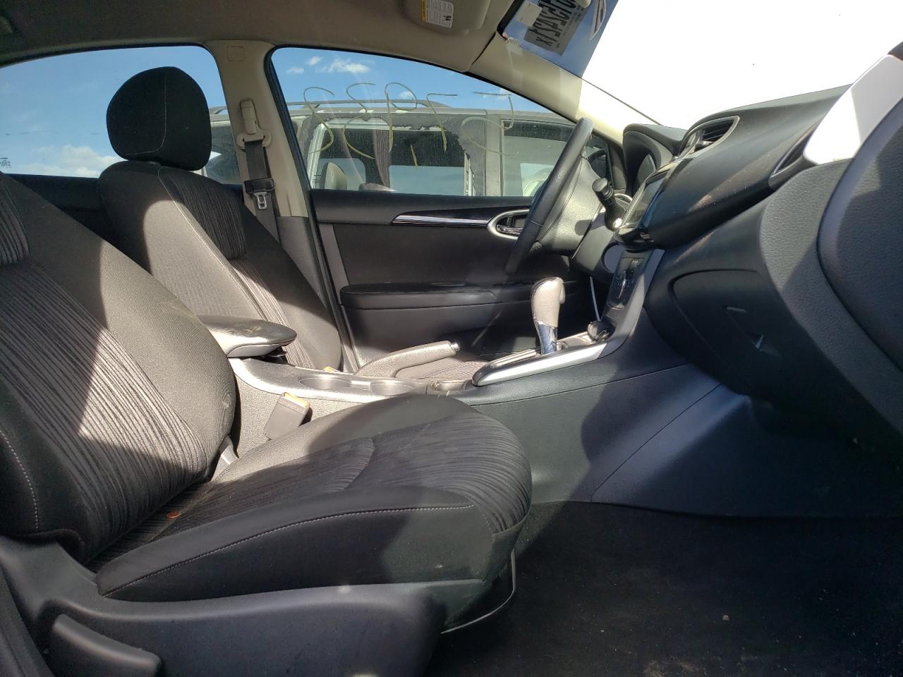 Photo 5 from auction – 2019 NISSAN SENTRA S with VIN 3N1AB7AP2KY307698