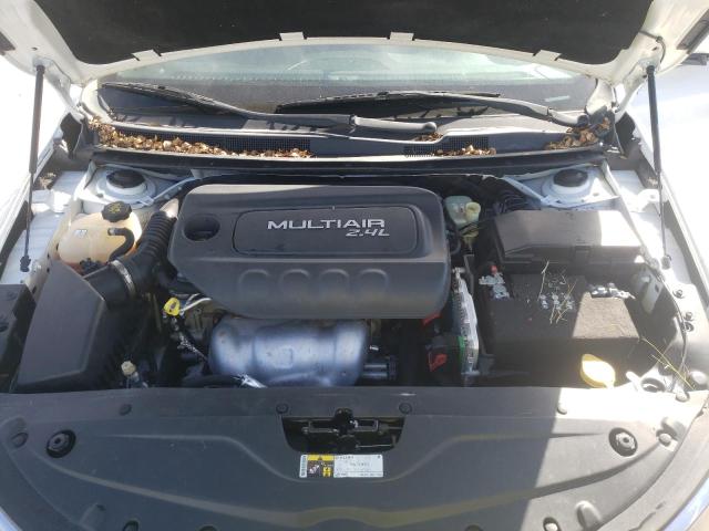 CHRYSLER 200 LIMITE 2015 with VIN 1C3CCCAB2FN576288 - Photo from auction