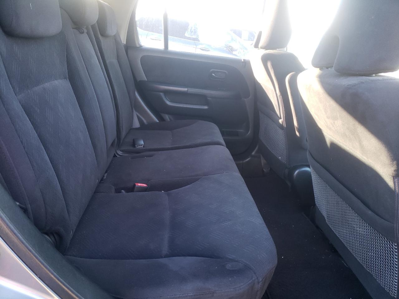 Photo 6 from auction – 2005 HONDA CR-V EX with VIN JHLRD78815C033953
