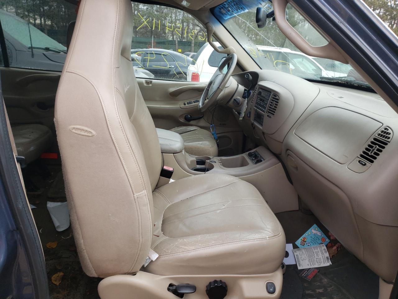 Photo 5 from auction – 2002 FORD EXPEDITION with VIN 1FMFU18L22LA58949